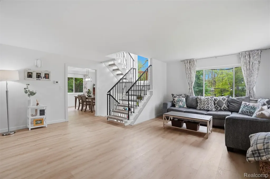 47129 Dunsany Road Northville City MI 48167