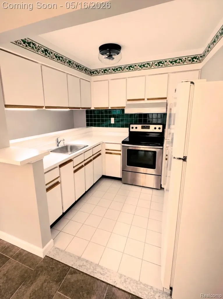 14210 Camelot Drive Sterling Heights City MI 48312