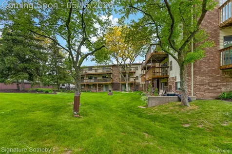 875 S Pontiac Trail Walled Lake City MI 48390