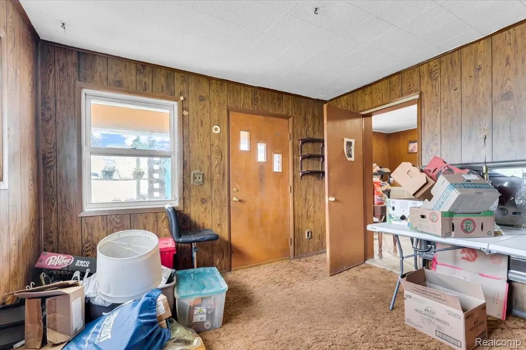 8675 Paige Avenue Warren City MI 48089