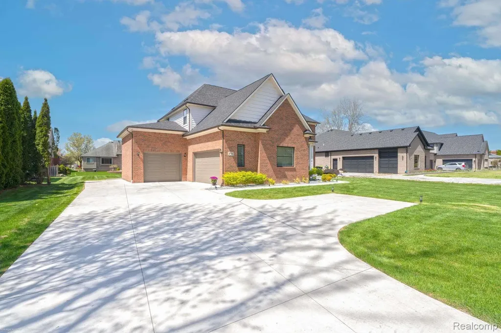 47705 Card Road Macomb Township MI 48044