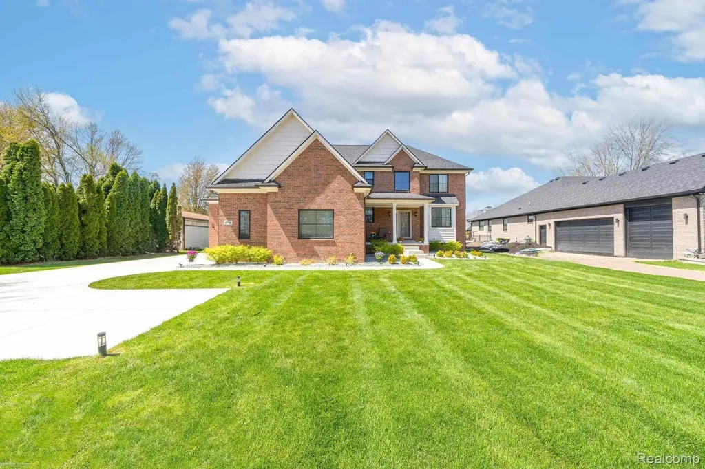 47705 Card Road Macomb Township MI 48044