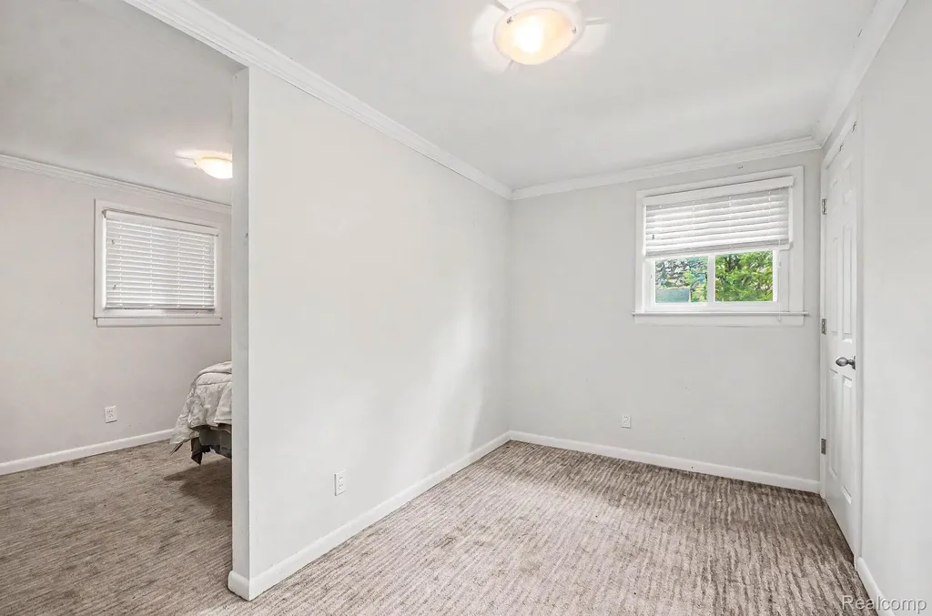 2126 Roslyn Road Grosse Pointe Woods City MI 48236