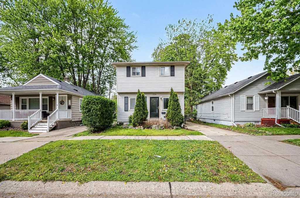 2126 Roslyn Road Grosse Pointe Woods City MI 48236