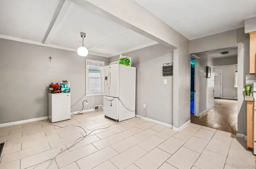 2126 Roslyn Road Grosse Pointe Woods City MI 48236