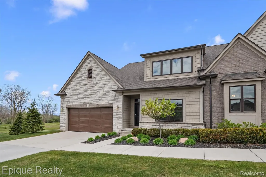 171 E Market Street Oxford Charter Township MI 48371