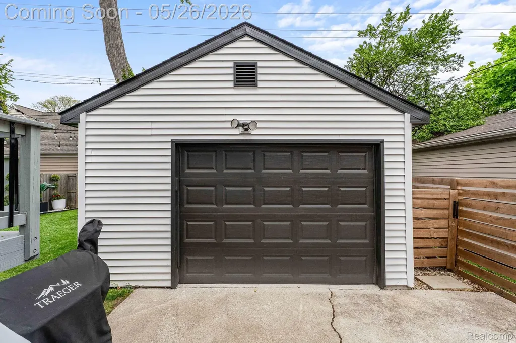 1339 E 14 Mile Road Birmingham City MI 48009