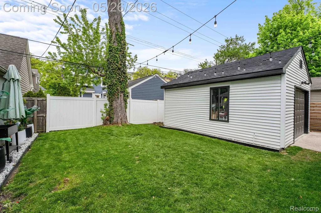 1339 E 14 Mile Road Birmingham City MI 48009