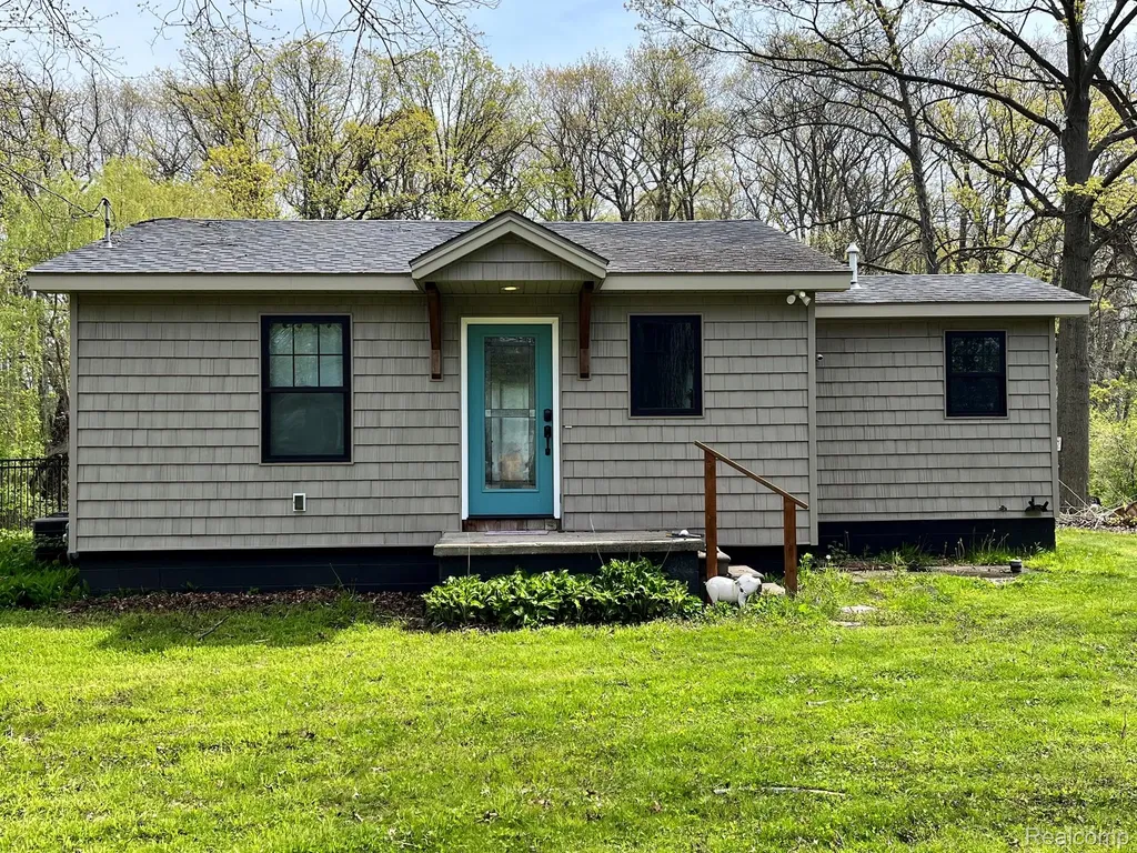 5036 Woodland Lane East China Township MI 48054