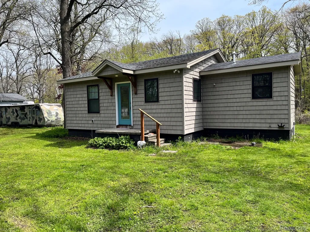5036 Woodland Lane East China Township MI 48054