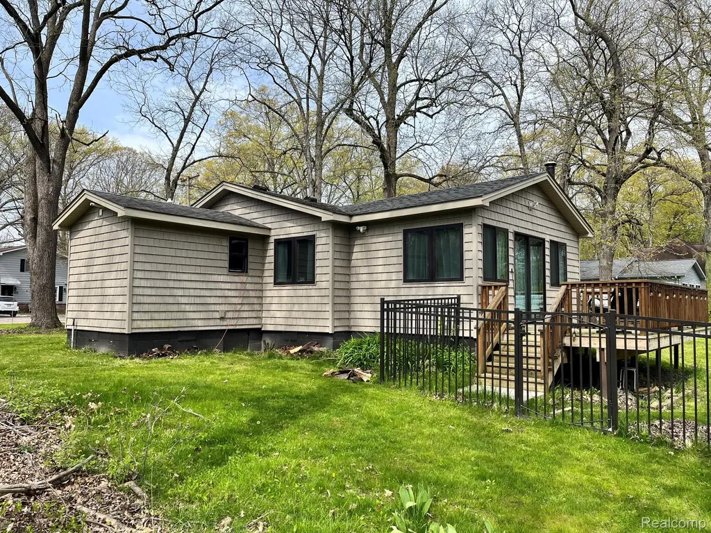 5036 Woodland Lane East China Township MI 48054