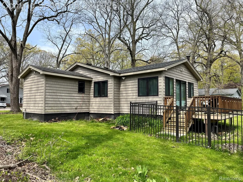 5036 Woodland Lane East China Township MI 48054