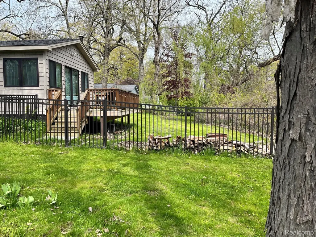 5036 Woodland Lane East China Township MI 48054