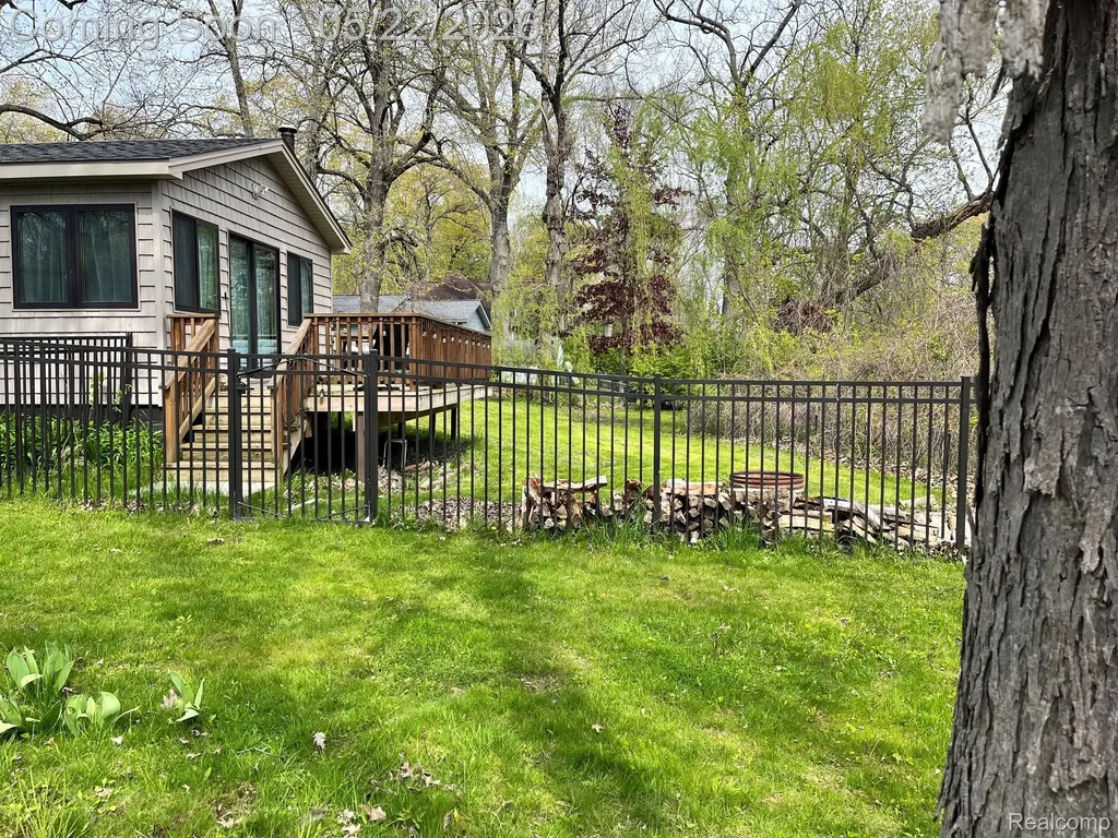 5036 Woodland Lane East China Township MI 48054