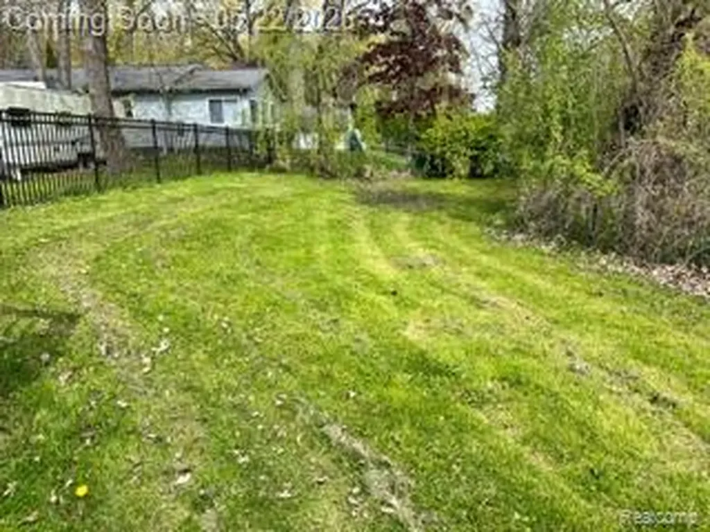5036 Woodland Lane East China Township MI 48054