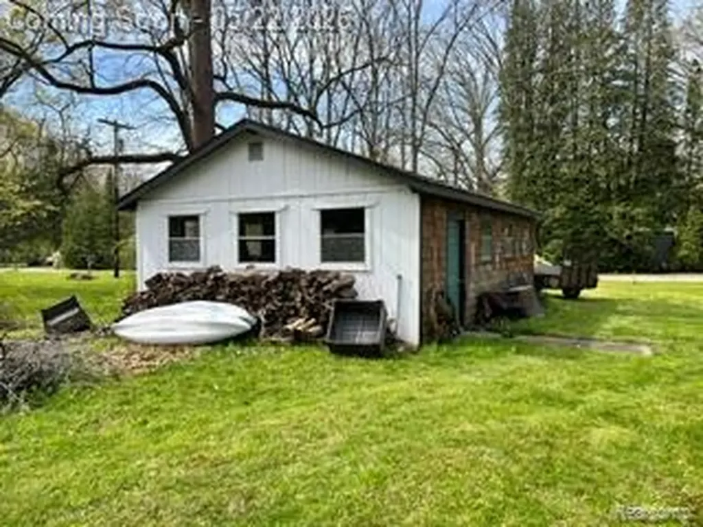 5036 Woodland Lane East China Township MI 48054
