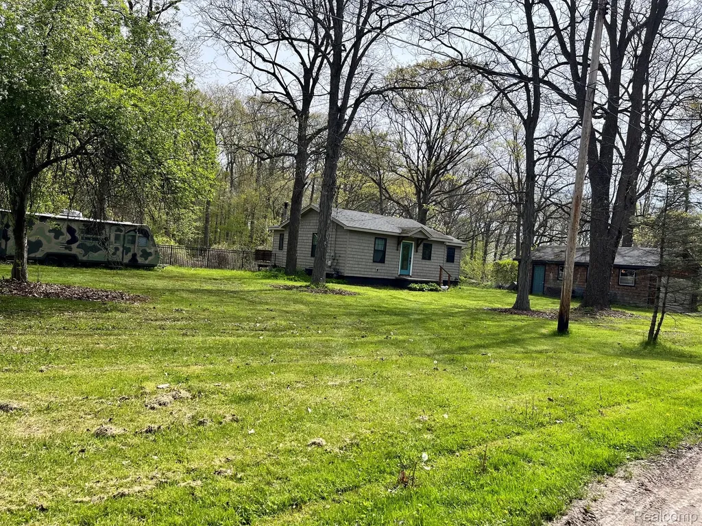5036 Woodland Lane East China Township MI 48054
