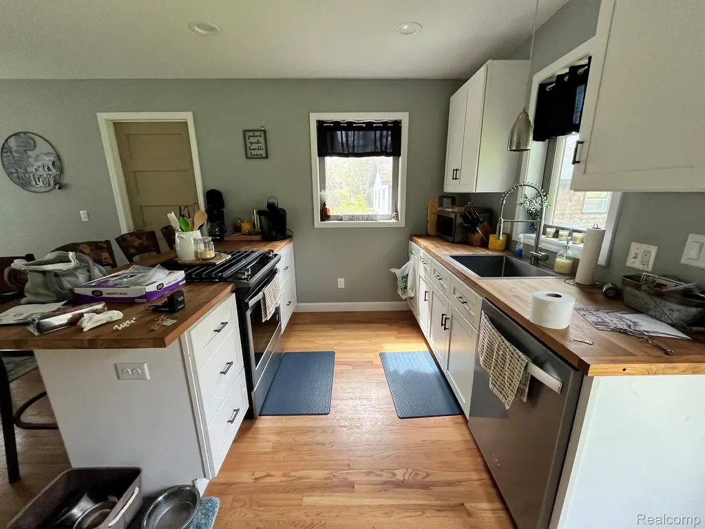 5036 Woodland Lane East China Township MI 48054