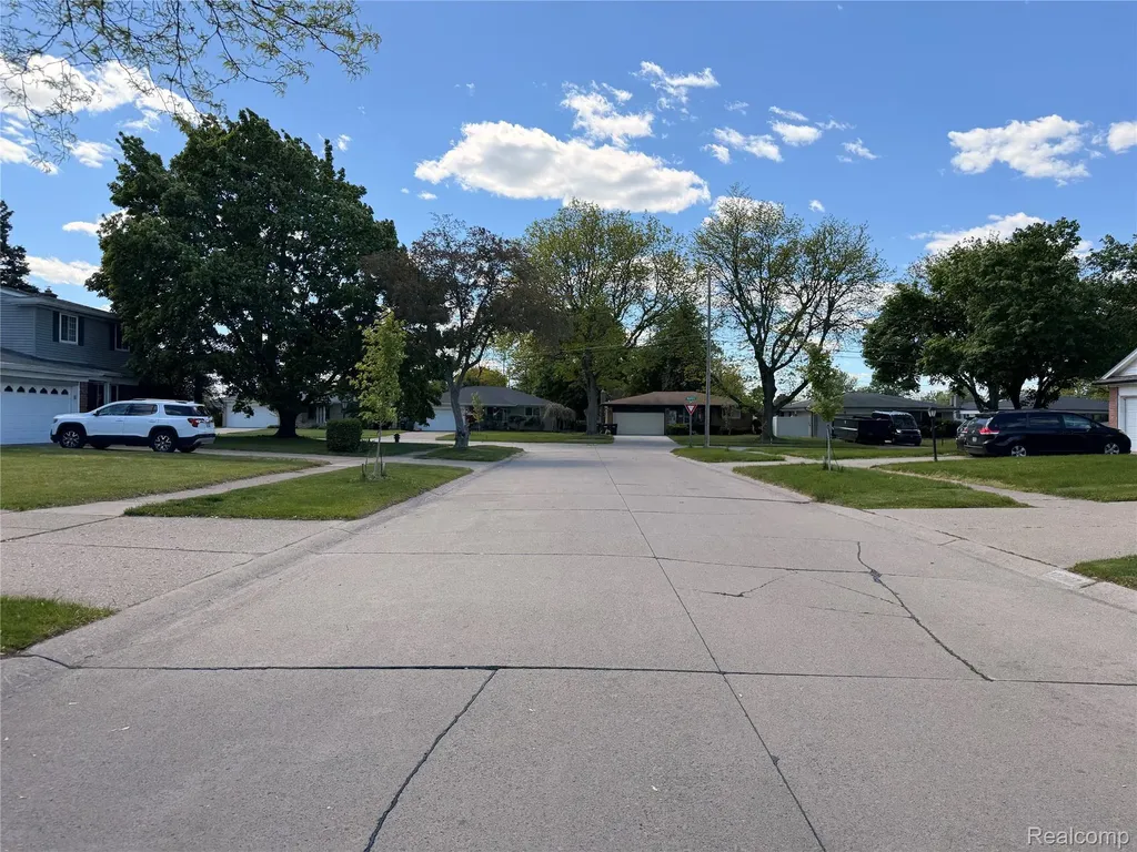 12224 El Camino Dr El Camino Drive Sterling Heights City MI 48312