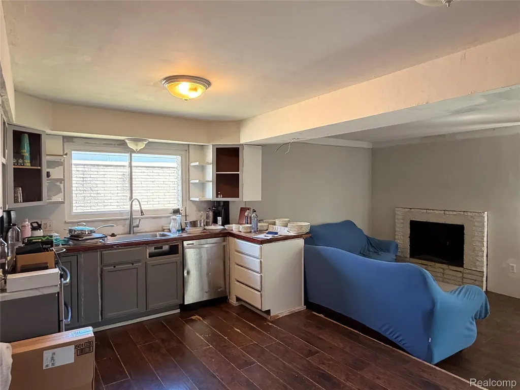 12224 El Camino Dr El Camino Drive Sterling Heights City MI 48312