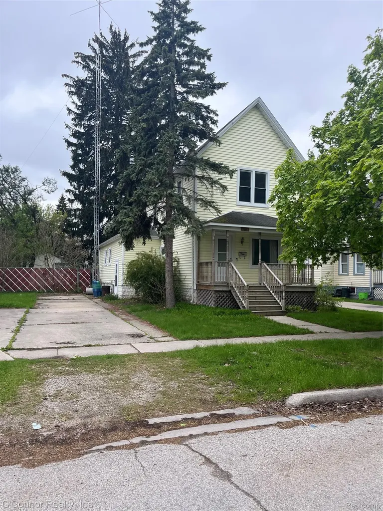 1124 Pine Street Port Huron City MI 48060