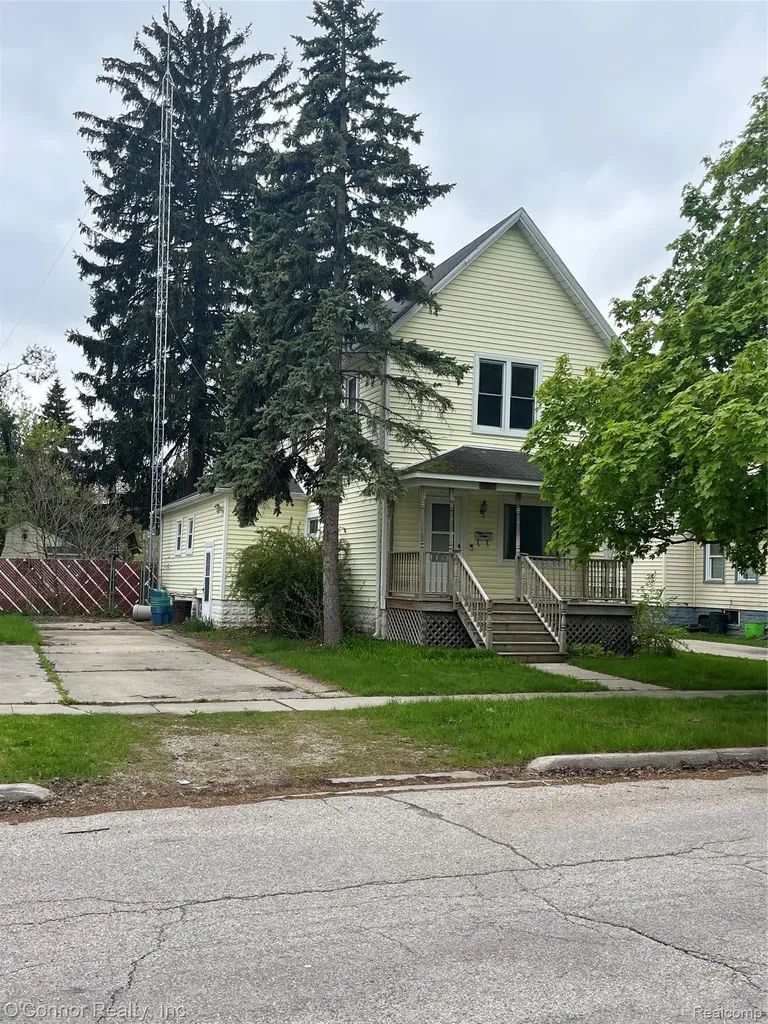 1124 Pine Street Port Huron City MI 48060