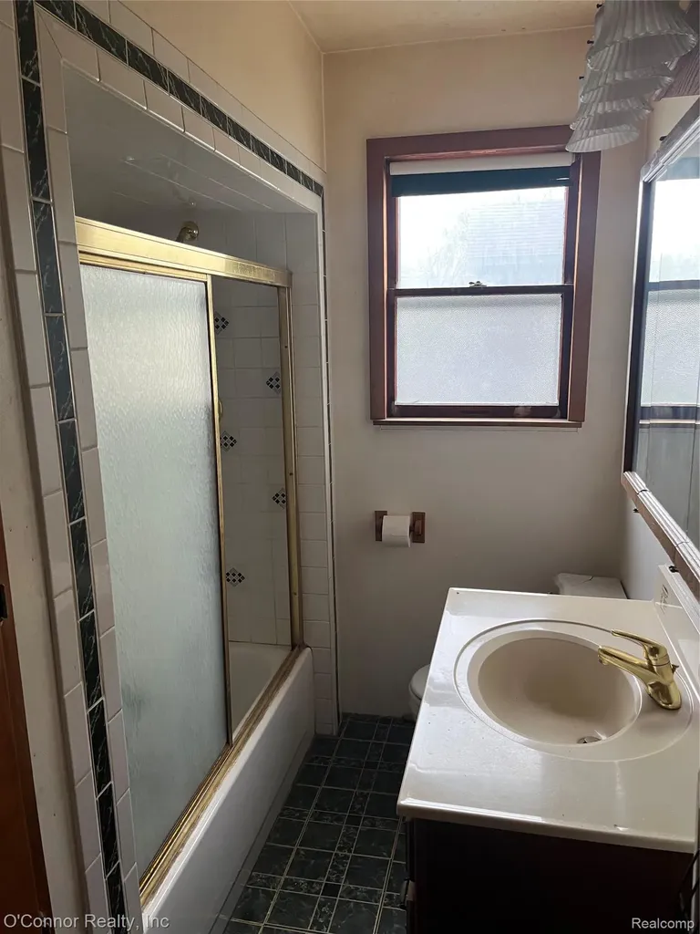 1124 Pine Street Port Huron City MI 48060