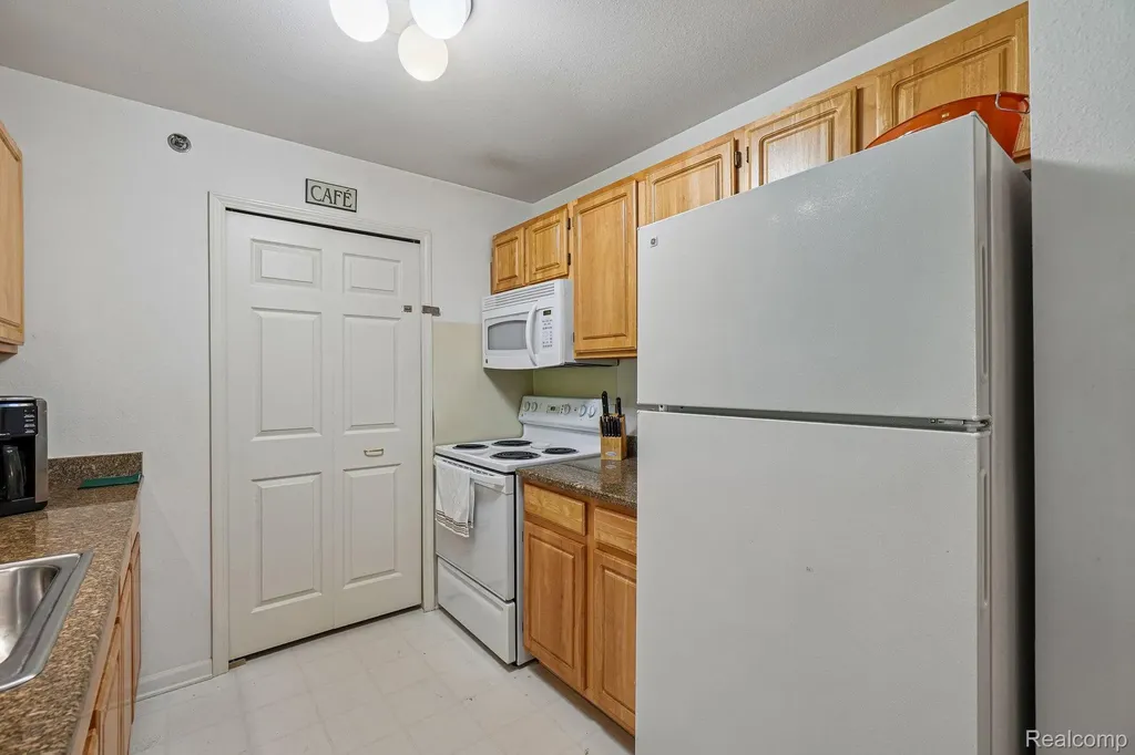 15240 Silver Parkway Fenton City MI 48430