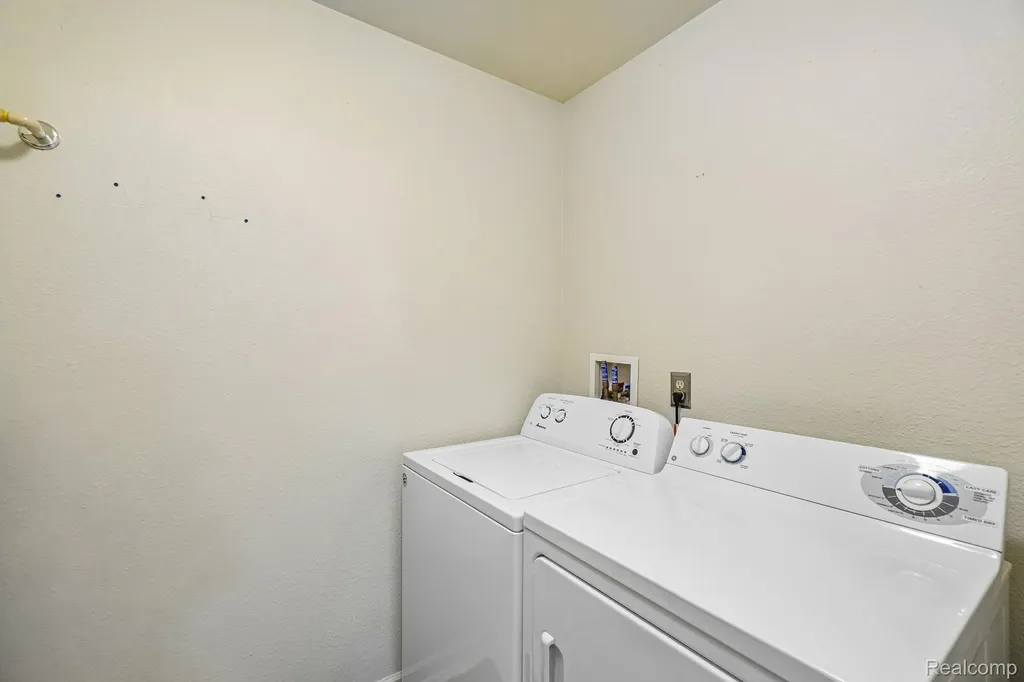 15240 Silver Parkway Fenton City MI 48430
