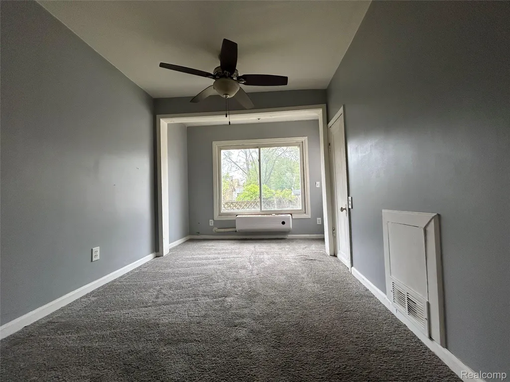 7004 Orchard Avenue Warren City MI 48091