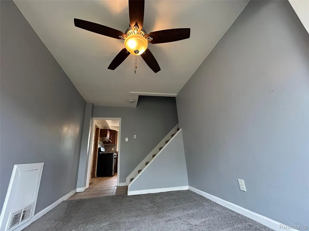 7004 Orchard Avenue Warren City MI 48091