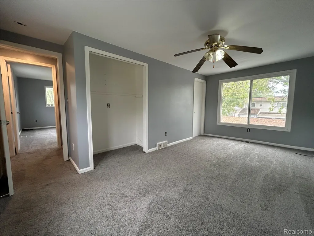 7004 Orchard Avenue Warren City MI 48091