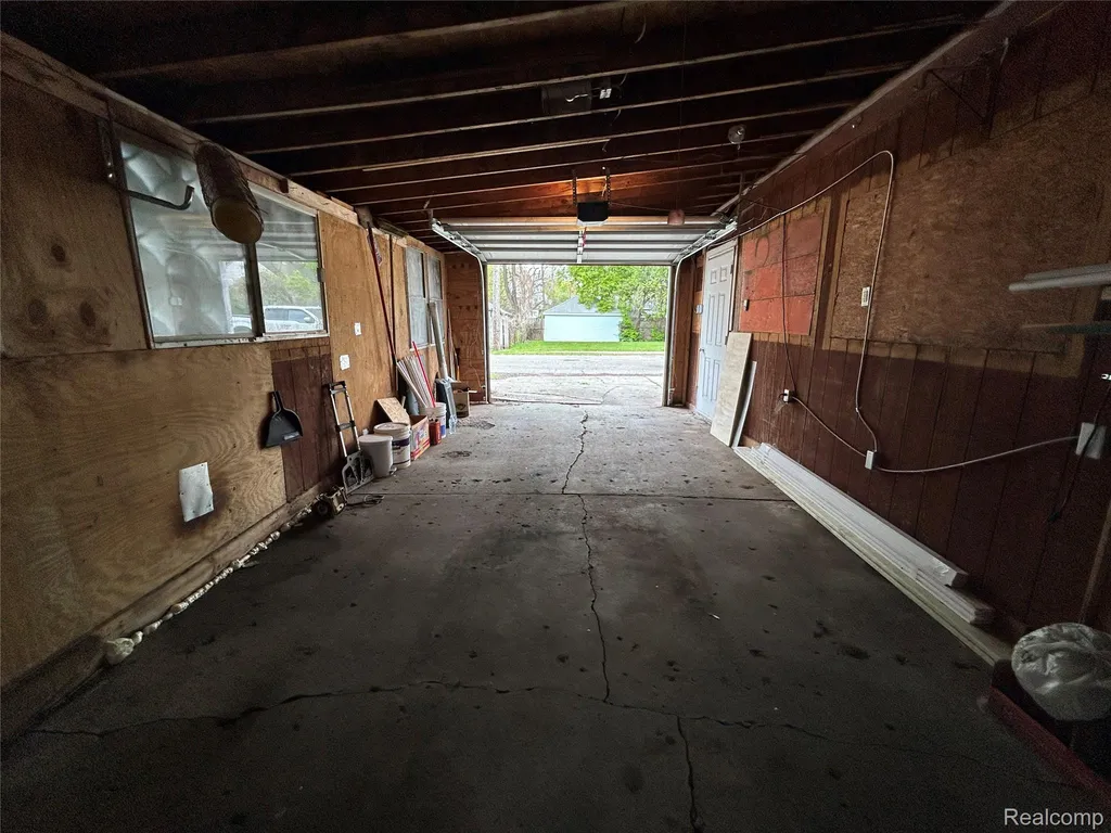 7004 Orchard Avenue Warren City MI 48091