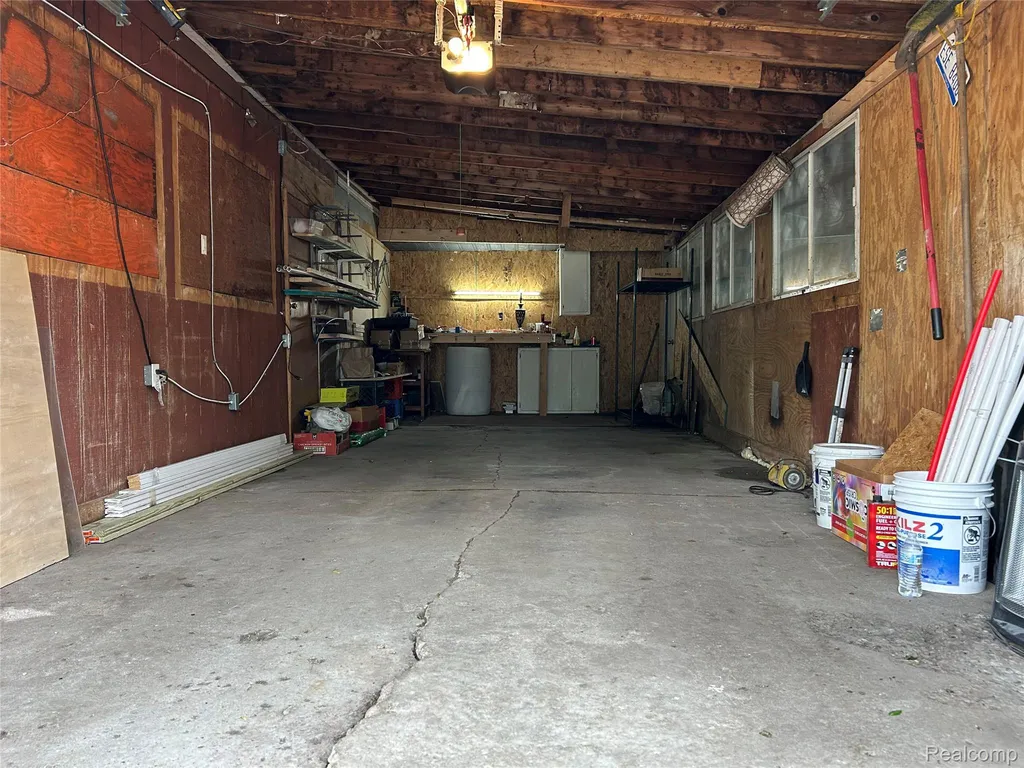 7004 Orchard Avenue Warren City MI 48091