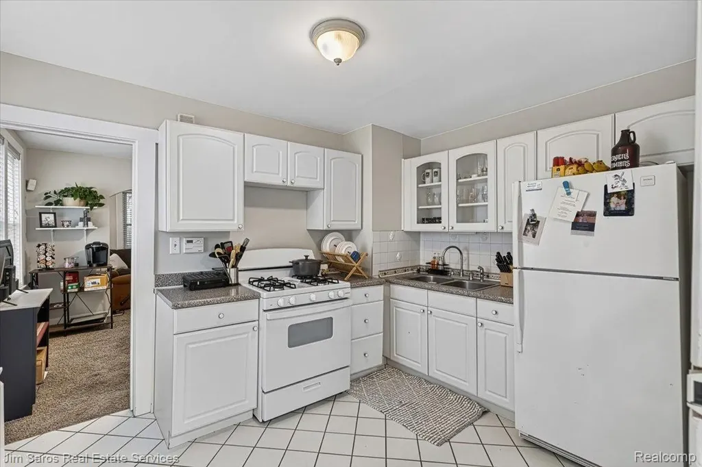 124 Muir Road Grosse Pointe Farms City MI 48236