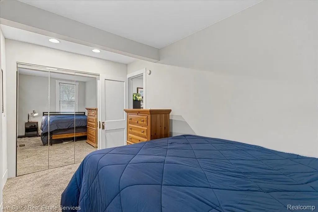 124 Muir Road Grosse Pointe Farms City MI 48236