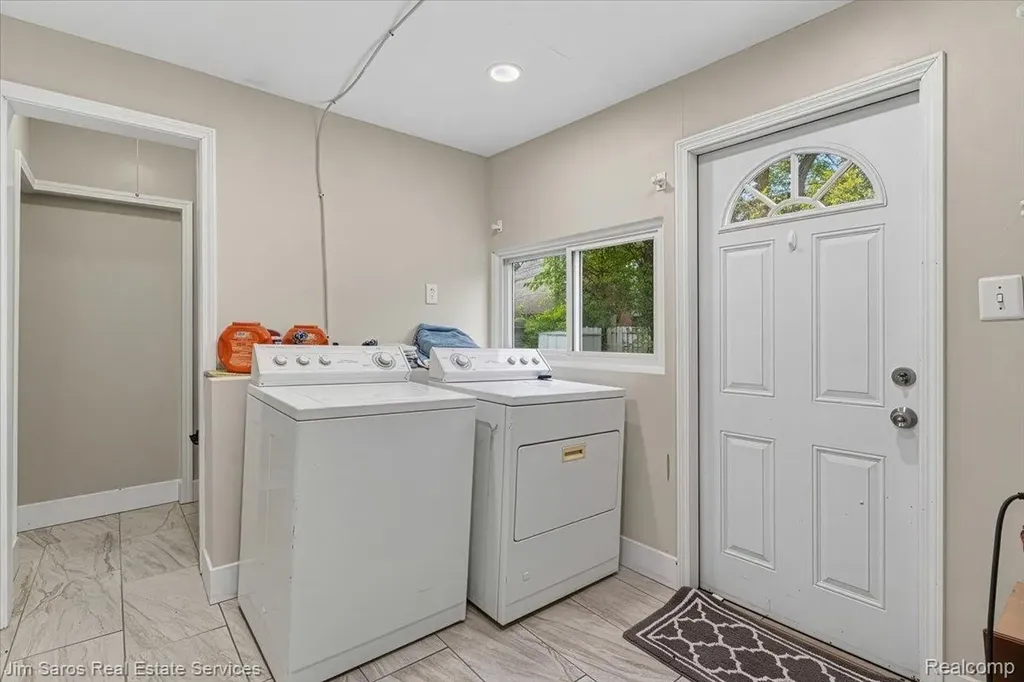 124 Muir Road Grosse Pointe Farms City MI 48236