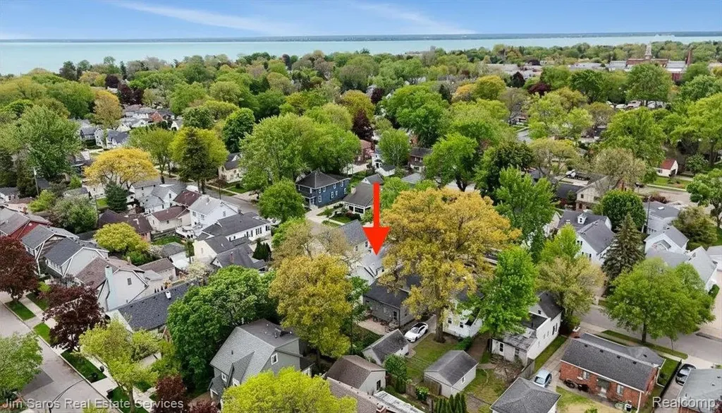 124 Muir Road Grosse Pointe Farms City MI 48236