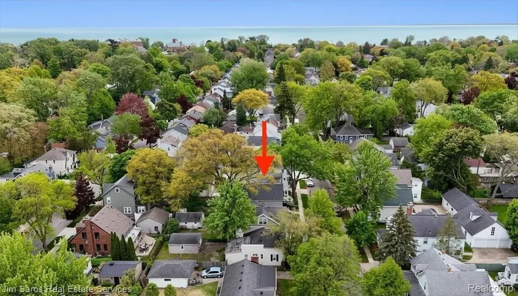 124 Muir Road Grosse Pointe Farms City MI 48236