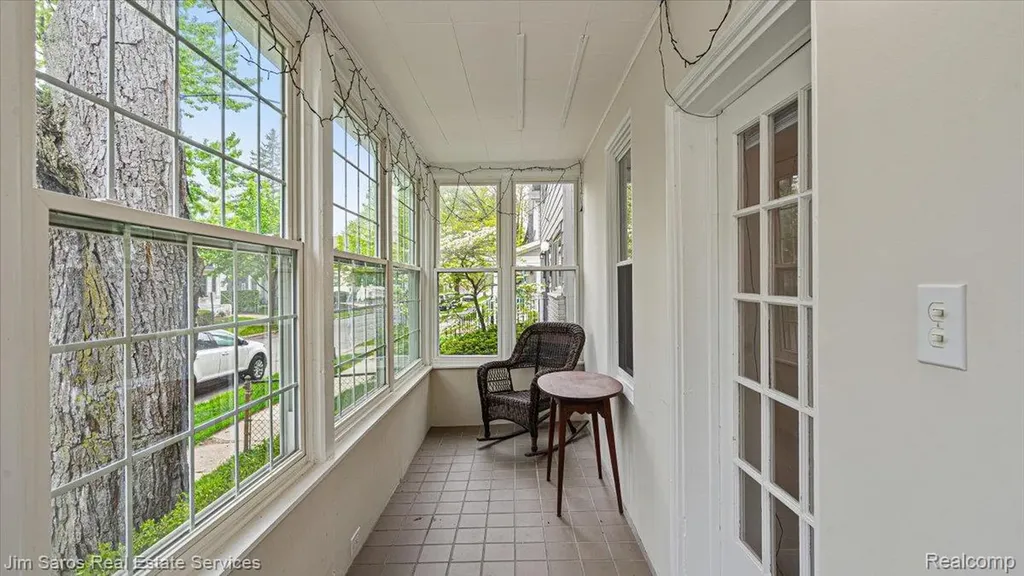 124 Muir Road Grosse Pointe Farms City MI 48236