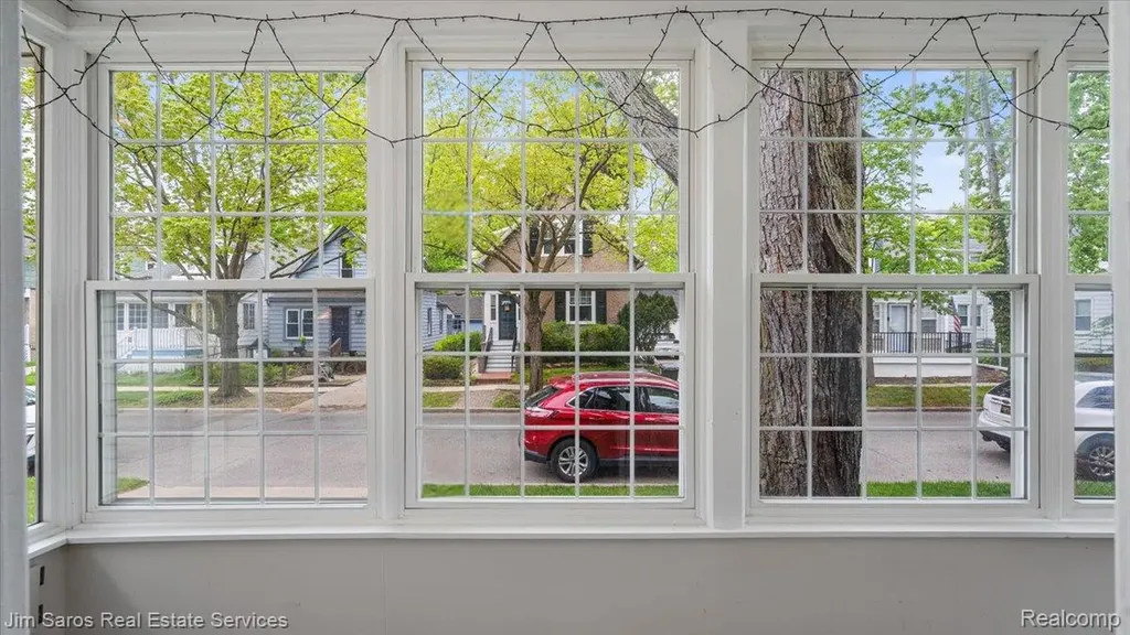 124 Muir Road Grosse Pointe Farms City MI 48236