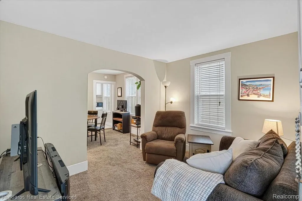 124 Muir Road Grosse Pointe Farms City MI 48236