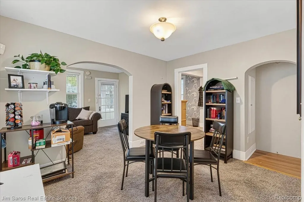 124 Muir Road Grosse Pointe Farms City MI 48236