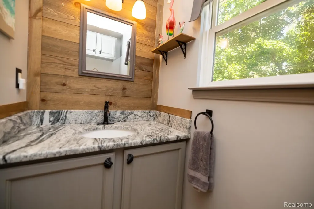 9470 Mandon Road White Lake Charter Township MI 48386