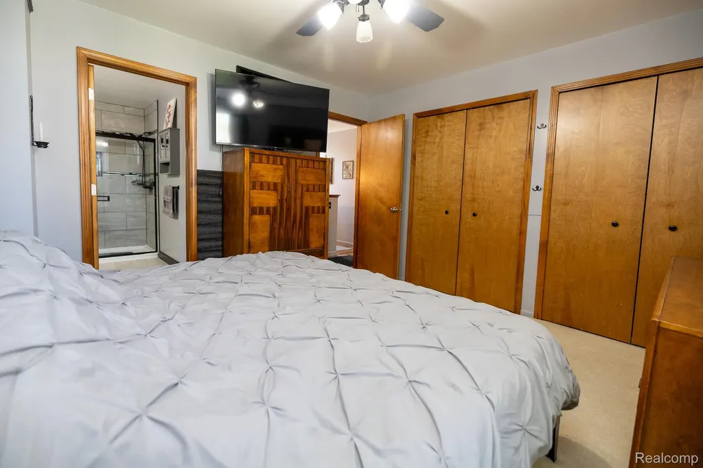 9470 Mandon Road White Lake Charter Township MI 48386