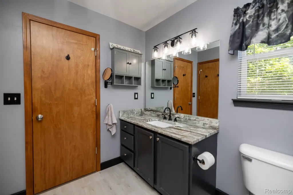 9470 Mandon Road White Lake Charter Township MI 48386