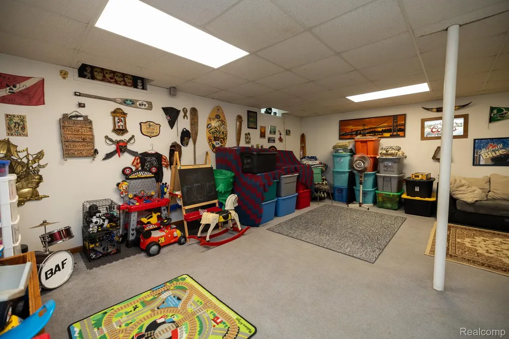 9470 Mandon Road White Lake Charter Township MI 48386