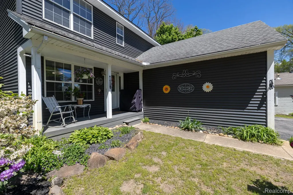 9470 Mandon Road White Lake Charter Township MI 48386