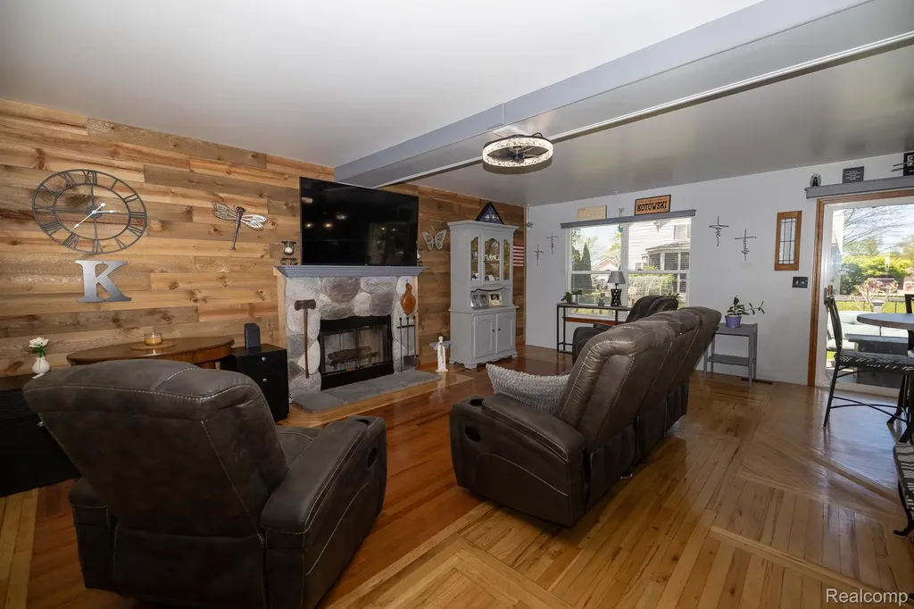 9470 Mandon Road White Lake Charter Township MI 48386
