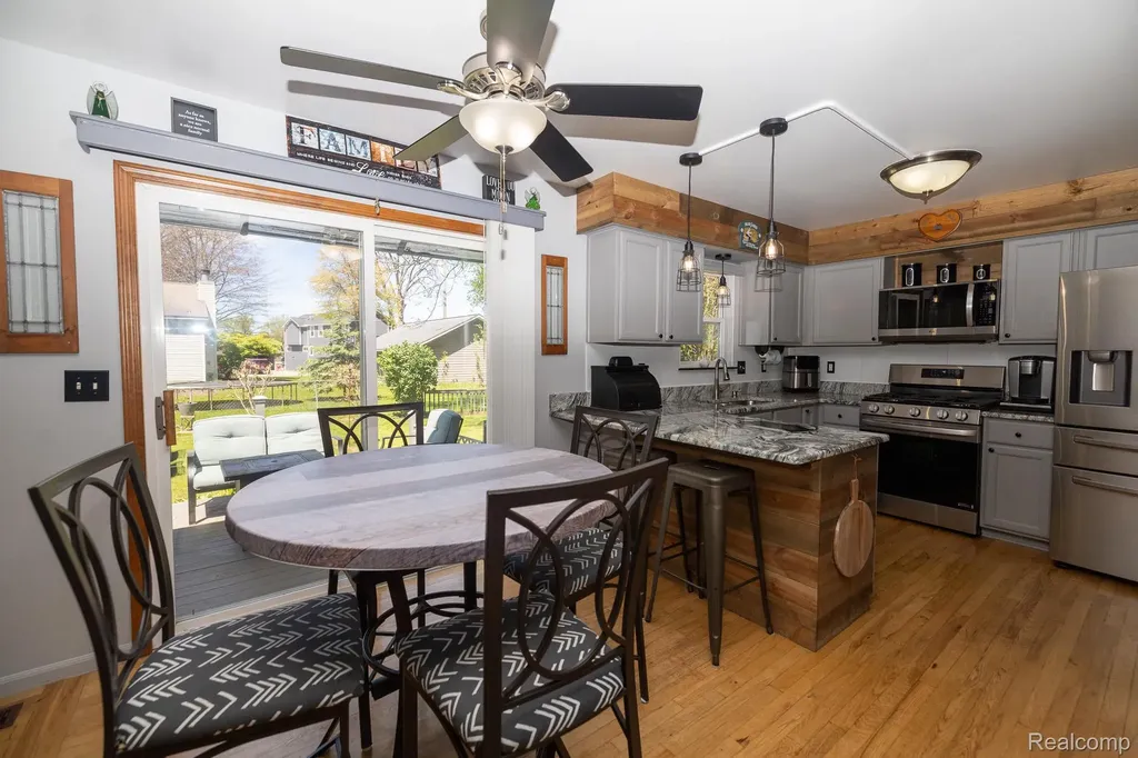 9470 Mandon Road White Lake Charter Township MI 48386